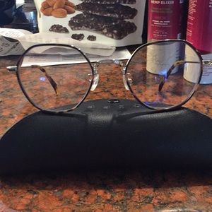 Blue light blocking glasses